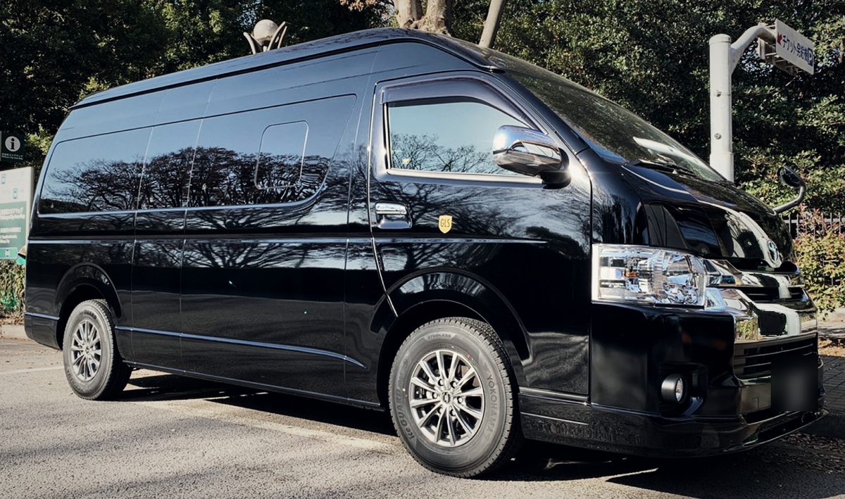 Toyota HiAce Grand Cabin